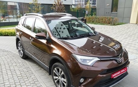 Toyota RAV4, 2017 год, 3 500 000 рублей, 8 фотография