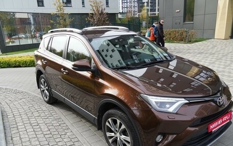 Toyota RAV4, 2017 год, 3 500 000 рублей, 7 фотография