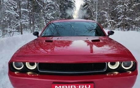 Dodge Challenger III рестайлинг 2, 2012 год, 2 600 000 рублей, 15 фотография