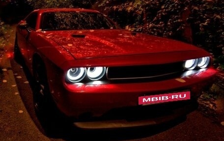 Dodge Challenger III рестайлинг 2, 2012 год, 2 600 000 рублей, 24 фотография