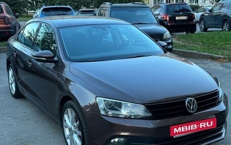 Volkswagen Jetta VI, 2015 год, 1 350 000 рублей, 2 фотография