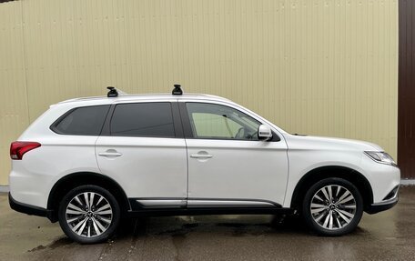 Mitsubishi Outlander III рестайлинг 3, 2019 год, 2 188 000 рублей, 6 фотография