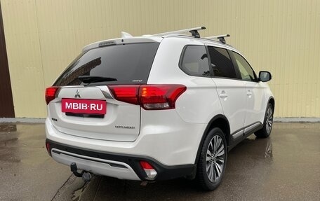 Mitsubishi Outlander III рестайлинг 3, 2019 год, 2 188 000 рублей, 5 фотография