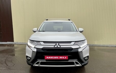 Mitsubishi Outlander III рестайлинг 3, 2019 год, 2 188 000 рублей, 8 фотография