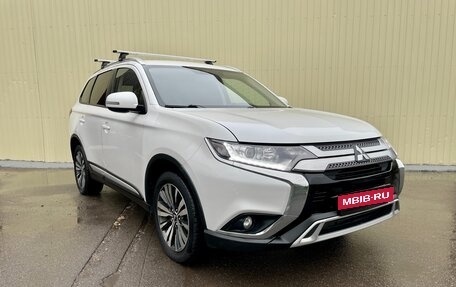 Mitsubishi Outlander III рестайлинг 3, 2019 год, 2 188 000 рублей, 7 фотография