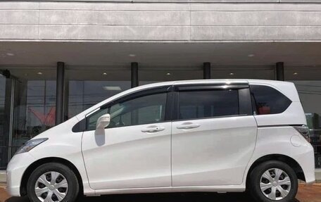 Honda Freed I, 2013 год, 700 000 рублей, 3 фотография