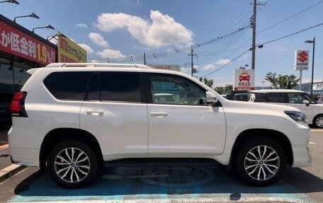 Toyota Land Cruiser Prado 150 рестайлинг 2, 2021 год, 3 000 000 рублей, 3 фотография