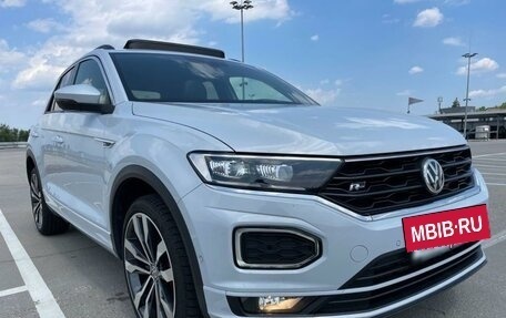 Volkswagen T-Roc I, 2023 год, 2 500 000 рублей, 2 фотография