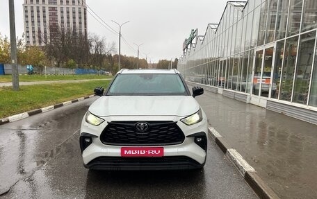 Toyota Highlander, 2022 год, 8 000 000 рублей, 1 фотография