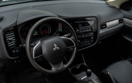 Mitsubishi Outlander III рестайлинг 3, 2014 год, 1 570 000 рублей, 14 фотография