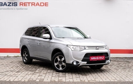 Mitsubishi Outlander III рестайлинг 3, 2014 год, 1 570 000 рублей, 3 фотография