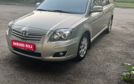 Toyota Avensis III рестайлинг, 2008 год, 900 000 рублей, 1 фотография