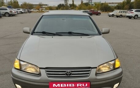 Toyota Camry, 1997 год, 650 000 рублей, 2 фотография