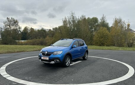 Renault Sandero II рестайлинг, 2022 год, 1 800 000 рублей, 2 фотография