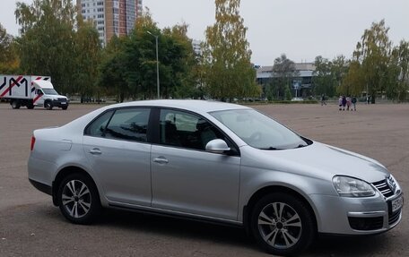 Volkswagen Jetta VI, 2008 год, 880 000 рублей, 4 фотография