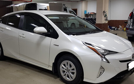 Toyota Prius IV XW50, 2017 год, 3 155 000 рублей, 2 фотография