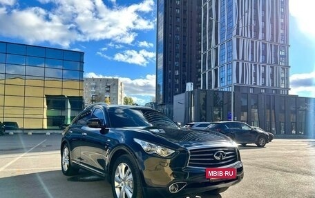 Infiniti QX70, 2017 год, 3 200 000 рублей, 8 фотография