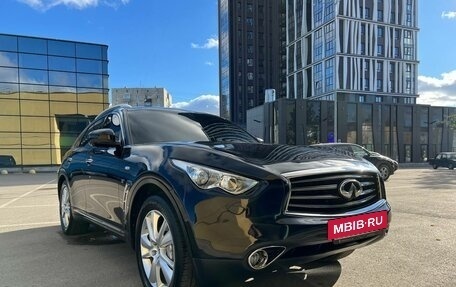 Infiniti QX70, 2017 год, 3 200 000 рублей, 7 фотография