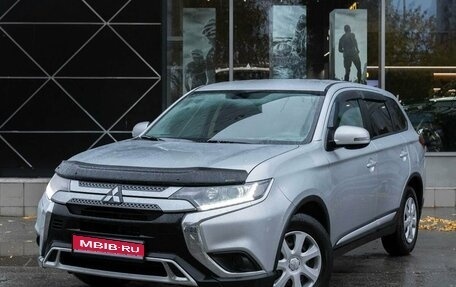 Mitsubishi Outlander III рестайлинг 3, 2019 год, 2 330 000 рублей, 1 фотография