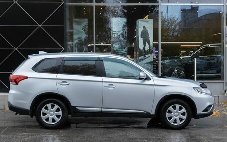 Mitsubishi Outlander III рестайлинг 3, 2019 год, 2 330 000 рублей, 6 фотография