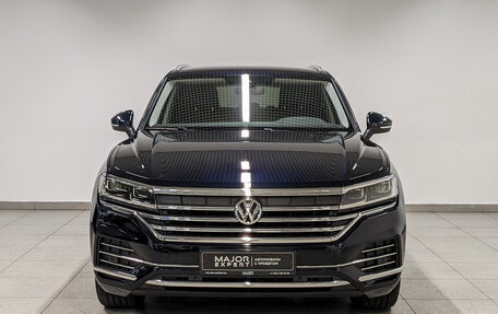 Volkswagen Touareg III, 2020 год, 5 850 000 рублей, 2 фотография