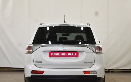 Mitsubishi Outlander III рестайлинг 3, 2013 год, 1 480 000 рублей, 4 фотография