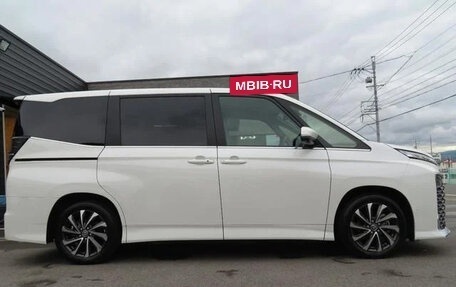 Toyota Voxy, 2023 год, 2 552 222 рублей, 4 фотография