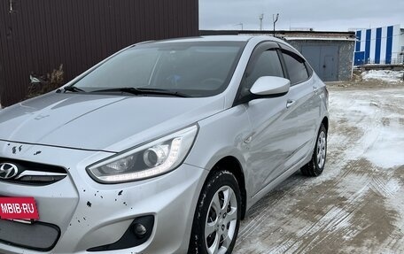 Hyundai Solaris II рестайлинг, 2013 год, 850 000 рублей, 2 фотография