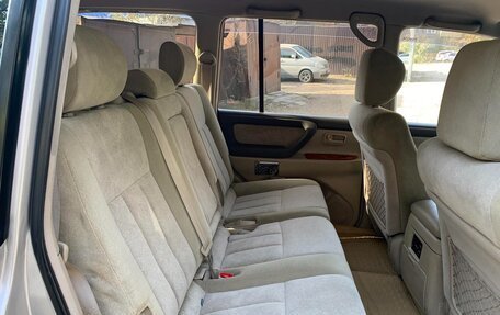 Toyota Land Cruiser 100 рестайлинг 2, 2002 год, 3 270 000 рублей, 23 фотография