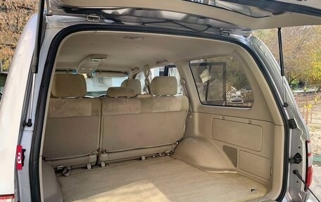 Toyota Land Cruiser 100 рестайлинг 2, 2002 год, 3 270 000 рублей, 17 фотография