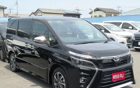 Toyota Voxy III, 2021 год, 2 290 000 рублей, 1 фотография