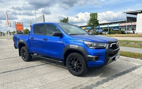 Toyota Hilux VIII, 2022 год, 5 640 000 рублей, 2 фотография