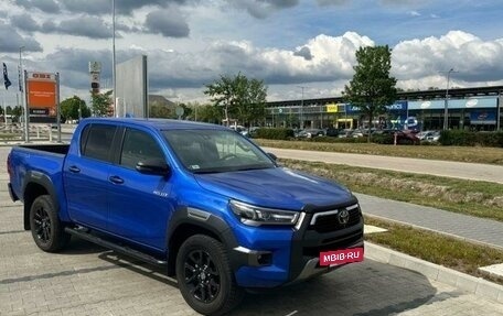 Toyota Hilux VIII, 2022 год, 5 640 000 рублей, 3 фотография