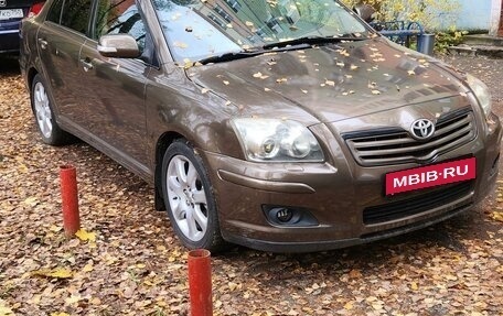 Toyota Avensis III рестайлинг, 2006 год, 700 000 рублей, 2 фотография