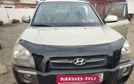 Hyundai Tucson III, 2005 год, 950 000 рублей, 2 фотография