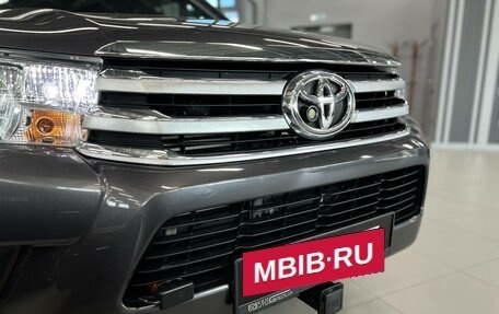 Toyota Hilux VIII, 2022 год, 4 700 000 рублей, 8 фотография