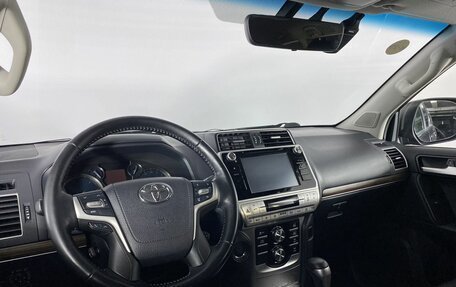 Toyota Land Cruiser Prado 150 рестайлинг 2, 2019 год, 5 000 000 рублей, 12 фотография