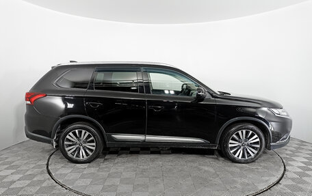 Mitsubishi Outlander III рестайлинг 3, 2019 год, 2 797 000 рублей, 4 фотография