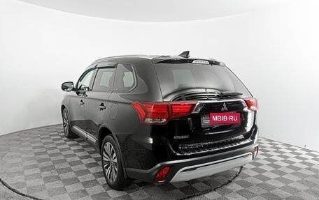 Mitsubishi Outlander III рестайлинг 3, 2019 год, 2 797 000 рублей, 7 фотография