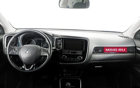 Mitsubishi Outlander III рестайлинг 3, 2019 год, 2 797 000 рублей, 14 фотография