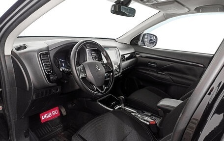 Mitsubishi Outlander III рестайлинг 3, 2019 год, 2 797 000 рублей, 16 фотография