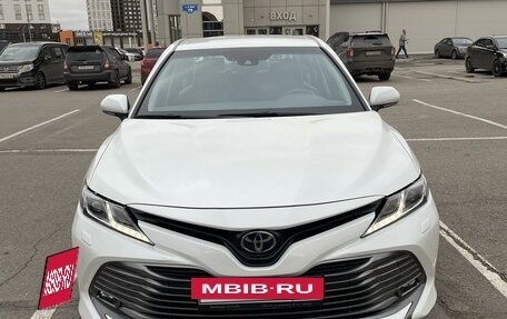 Toyota Camry, 2021 год, 3 200 000 рублей, 2 фотография