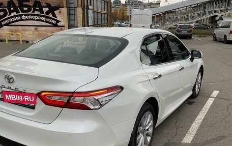 Toyota Camry, 2021 год, 3 200 000 рублей, 6 фотография