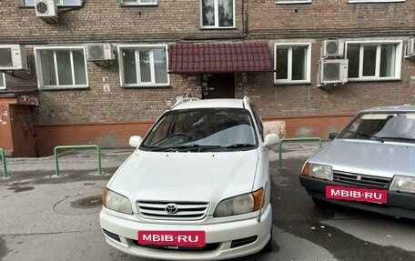 Toyota Ipsum II, 2000 год, 650 000 рублей, 2 фотография