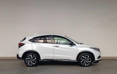 Honda Vezel, 2019 год, 2 385 000 рублей, 4 фотография