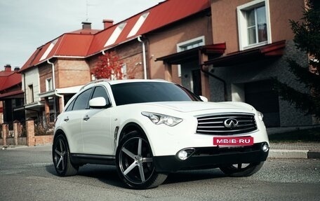 Infiniti FX II, 2012 год, 2 790 000 рублей, 16 фотография