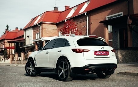 Infiniti FX II, 2012 год, 2 790 000 рублей, 15 фотография