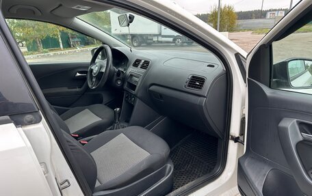 Volkswagen Polo VI (EU Market), 2011 год, 700 000 рублей, 12 фотография