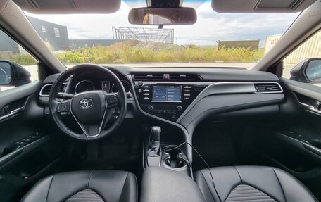 Toyota Camry, 2018 год, 2 490 000 рублей, 10 фотография