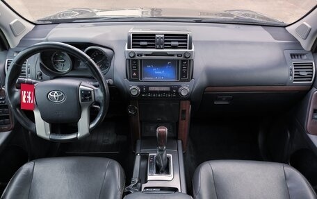 Toyota Land Cruiser Prado 150 рестайлинг 2, 2013 год, 3 199 000 рублей, 17 фотография